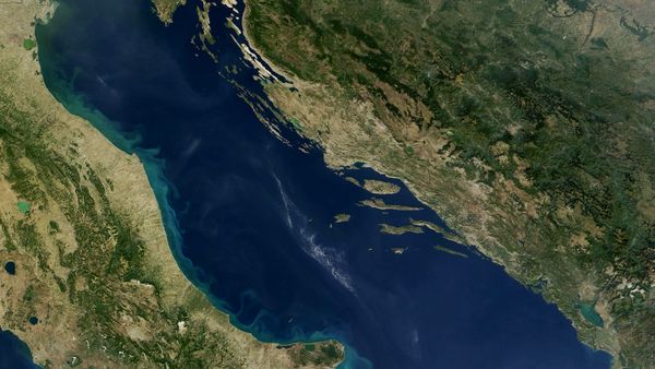 Pse kanalet kulluese në Vlorë mbeten të bllokuara pavarësisht fondeve?