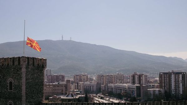 Pse po takohet Hristijan Mickoski me krerët e VLEN-it?