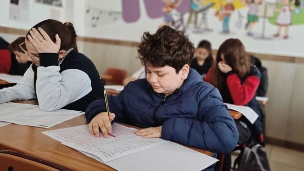 Si rrodhën sërish online pyetjet e testit të maturës në Kosovë?