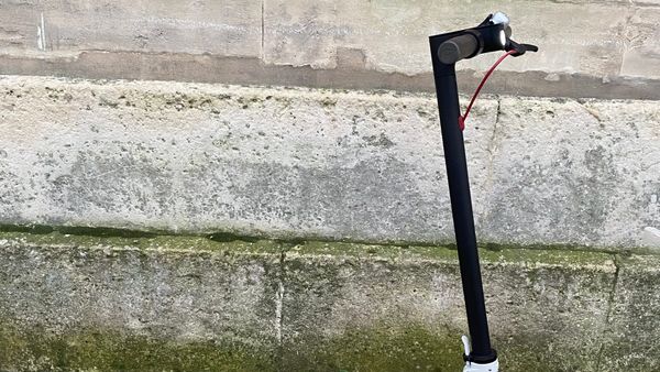 Pse neurologu pediatrik po e quan trotinetin elektrik rrezik për fëmijët?