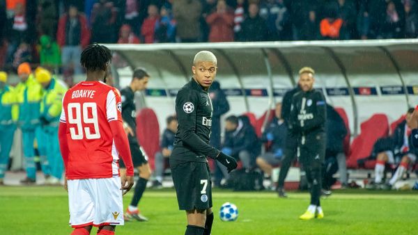 Franca mposht Suedinë 3-0 në 1/16-at e Botërorit