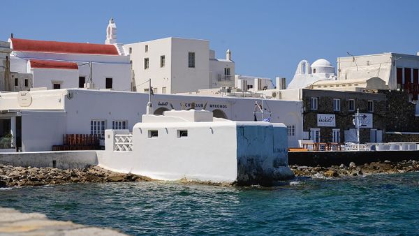 Si po i kalon pushimet Rita Ora në jahtin luksoz në Mykonos?