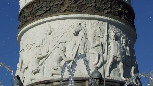 Pse u miratuan ligjet për shërbimin gjyqësor dhe prokurorinë?