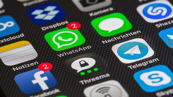 Si rrodhën pyetjet e maturës në rrjete sociale shtatë minuta pas nisjes?