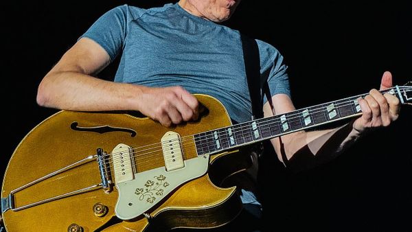 Si e ktheu Bryan Adams koncertin në Prishtinë në një udhëtim emocional?