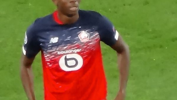 Pse po i kërkon Manchester United yjet Osimhen dhe Tchouaméni?