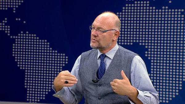Çfarë synon libri 'The Albanian File' sipas Auron Tares?