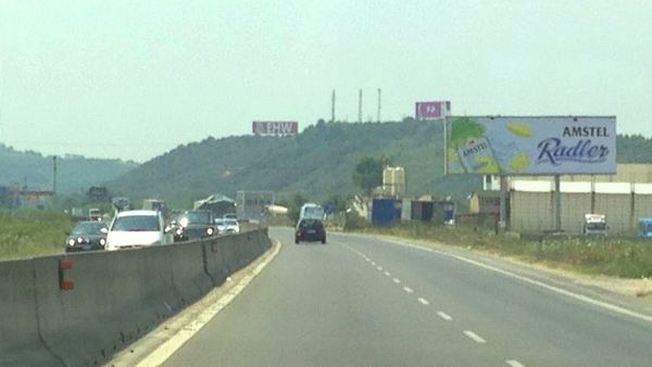 Pse trafiku po e kthen sezonin veror në makth për turistët dhe shqiptarët?