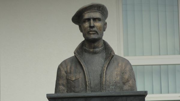 Përmendorja e Agim Ramadanit