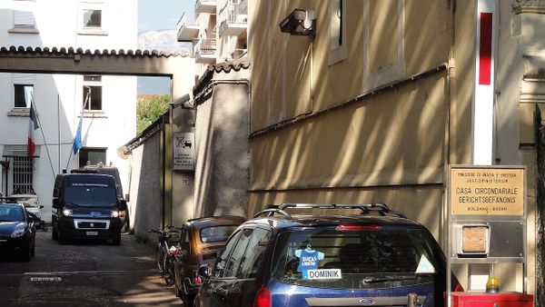 Si gëllti detergjent rrobash dhe u arratis nga spitali i Bolzanos i riu nga Kosova?