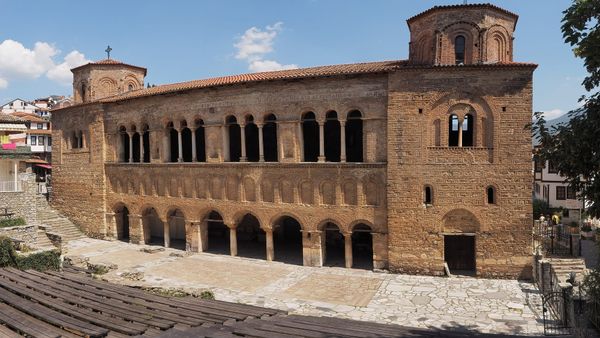 Pse UNESCO-ja bllokon lidhjen me Shqipërinë, por jo ndërtimet ilegale në Ohër?
