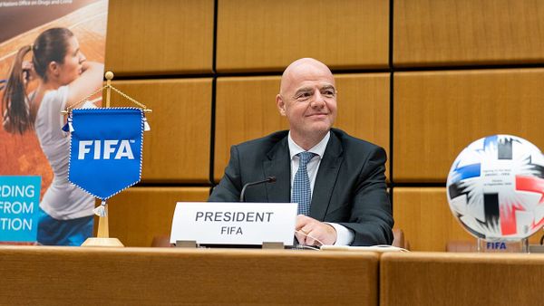 Pse Infantino përdor avion privat për ndeshjet e Kupës së Botës?