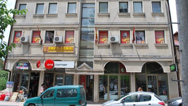 Pse nuk funksionon koalicioni mes Mendi Qyrës dhe VMRO-DPMNE-së?