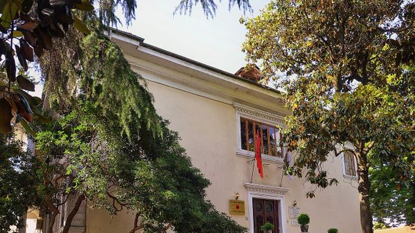 Si e nderon Akademia e Shkencave kujtimin e Rexhep Qosjes?