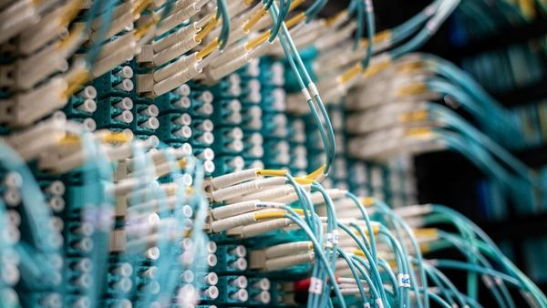 Rrjeti optik arrin 228.581 abonentë në Maqedoninë e Veriut