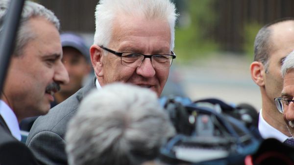 Pse refuzon LSDM-ja t'i jetë alibi Mickoskit për zgjedhje?