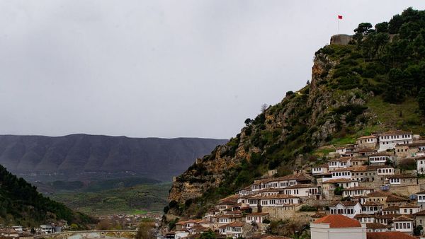 Pse Shqipëria renditet ndër 10 destinacionet më të përballueshme për pushime?