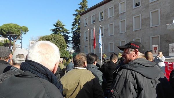 Pse i riu akuzon Edi Ramën për metoda komuniste dhe kërkon dorëheqjen e tij?
