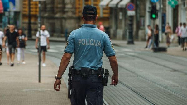 Policia në Maqedoninë e Veriut lejohet me mjekër dhe tatuazhe