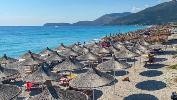 Sa do të kushtojë pushimi në plazhet shqiptare në 2026?
