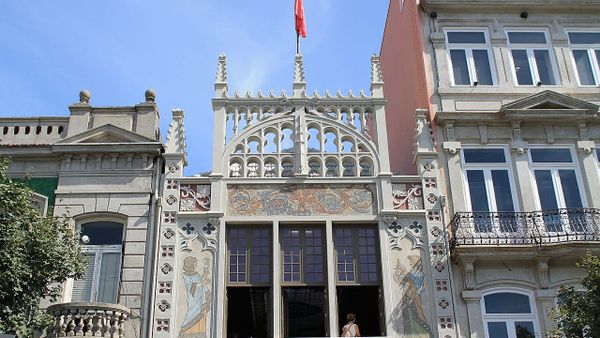 Çfarë është Biblioteka Manifesto e Dua Lipës?