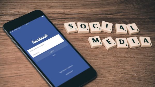 Pse viktimat e dhunës gjinore sulmohen në rrjete sociale?