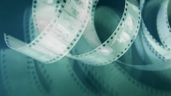 Çfarë rrëfen filmi 'HANA' për traumën e luftës në Kosovë?
