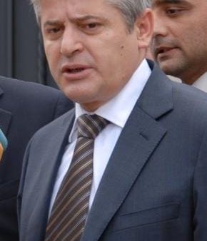 Pse Ali Ahmeti akuzon VLEN-in për keqinformim të ndërkombëtarëve?