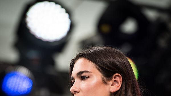 Si e la Dua Lipa Romën: Porsche 911 Turbo S e 200 mijë paundësh?