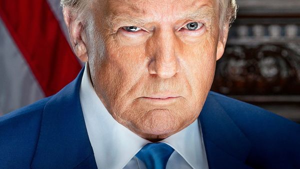Pse mesazhi i Trumpit në pasaportën e re shkaktoi bujë?