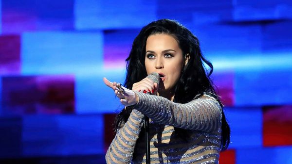 Pse emocionohet Katy Perry për Prishtinën?