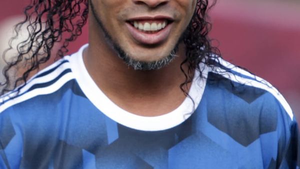 Pse po rikthehet Ronaldinho në futboll në moshën 46-vjeçare?