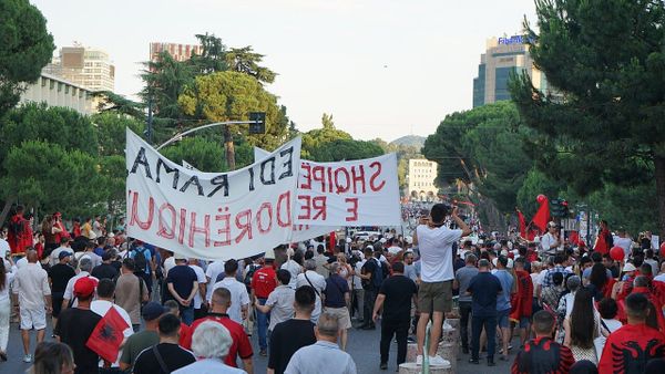 AGSH dënon dhunën ndaj gazetarëve gjatë protestës te Kuvendi