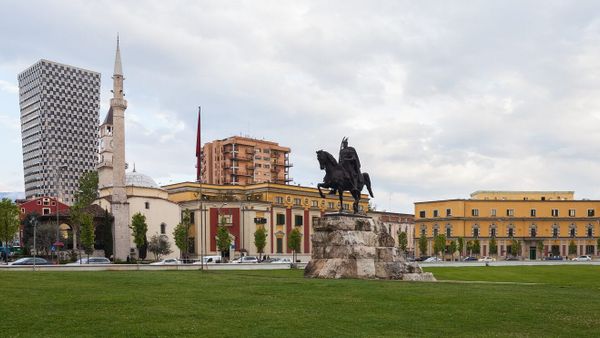 Monumenti i Skënderbeut në Tiranë (1968), bashkautor Andrea Mano