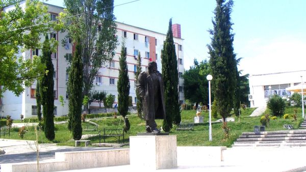 Shtatorja e Azem Hajdarit në Qytetin Studenti, Tiranë