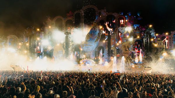 Bebe Rexha bëhet artistja e parë e popit amerikan në Tomorrowland
