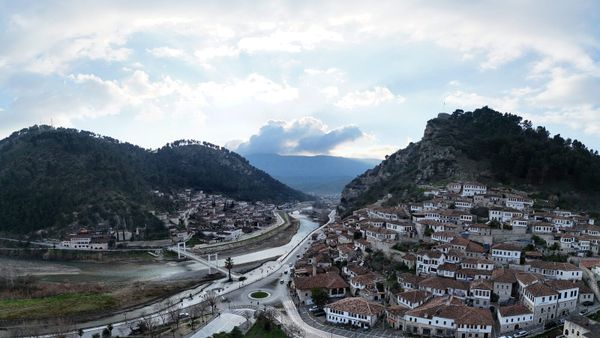 Berati, qendra kryesore e traditës së bejtexhinjve — lagjet historike Mangalem e Gorica