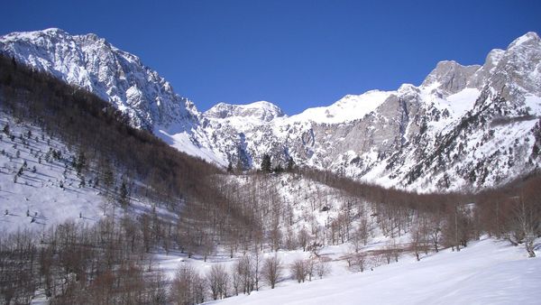 Lugina akullnajore e Kukajt, afër Valbonës, në Alpet Shqiptare