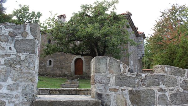 Kulla e Isa Boletinit në fshatin Boletin, Mitrovicë