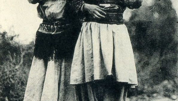 Burrnesha në Mirditë, fotografuar nga Carleton S. Coon më 1929.