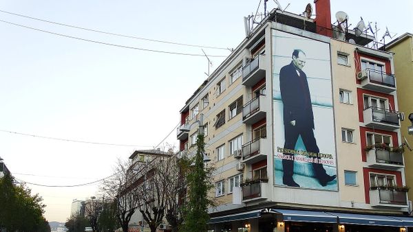 Buxhovi: Klasa politike e trajtoi shtetin si trofe e plaçkë