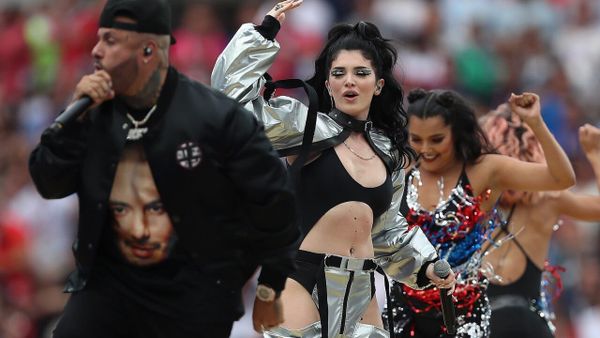 Era Istrefi dhe Ledri Vula publikojnë 'Veç ti' — klip veror nga bregdeti