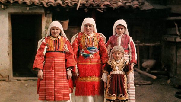 Çfarë shpalos ekspozita e veshjeve tradicionale në Kërçovë?