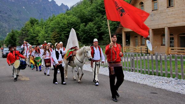 Dasma shqiptare: rituali i një jave që lidhte fise, jo dy familje