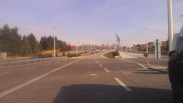 Doganat kapin 5.000 kuti cigare në Bogorodicë — fshehur mes leshit të gurit