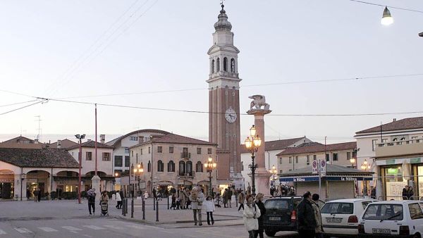 Dy shqiptarë arrestohen në Itali për atentatin te 25-vjeçari në Mirano