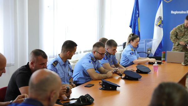 Dy të dyshuar arrestohen për rrahjen e një 23-vjeçari në Han të Elezit — mbahen 48 orë