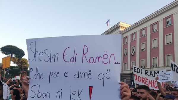 Edmond Spaho del kundër protestave dhe i kërkon Ramës të mos dorëhiqet