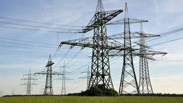 Erërat e forta shkaktojnë prishje në rrjetin elektrik