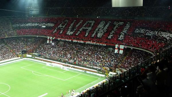 Fenerbahçe ofron 42 milionë euro për Rafael Leão — Milan refuzon